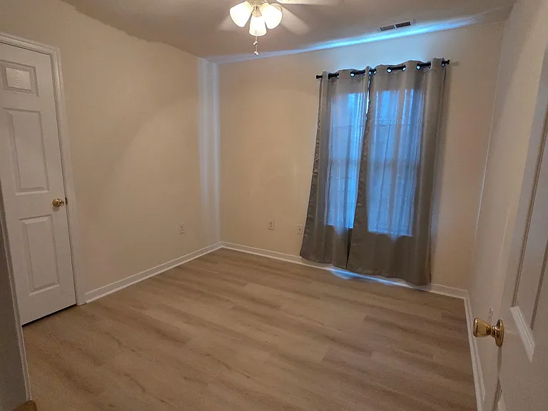 731 Catherine St — Photo 9