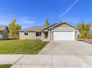320 Sandy Loop, Moses Lake, WA 98837