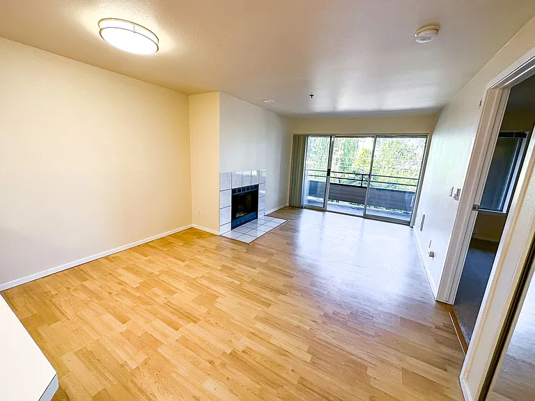 Castellan Apartments — Photo 20