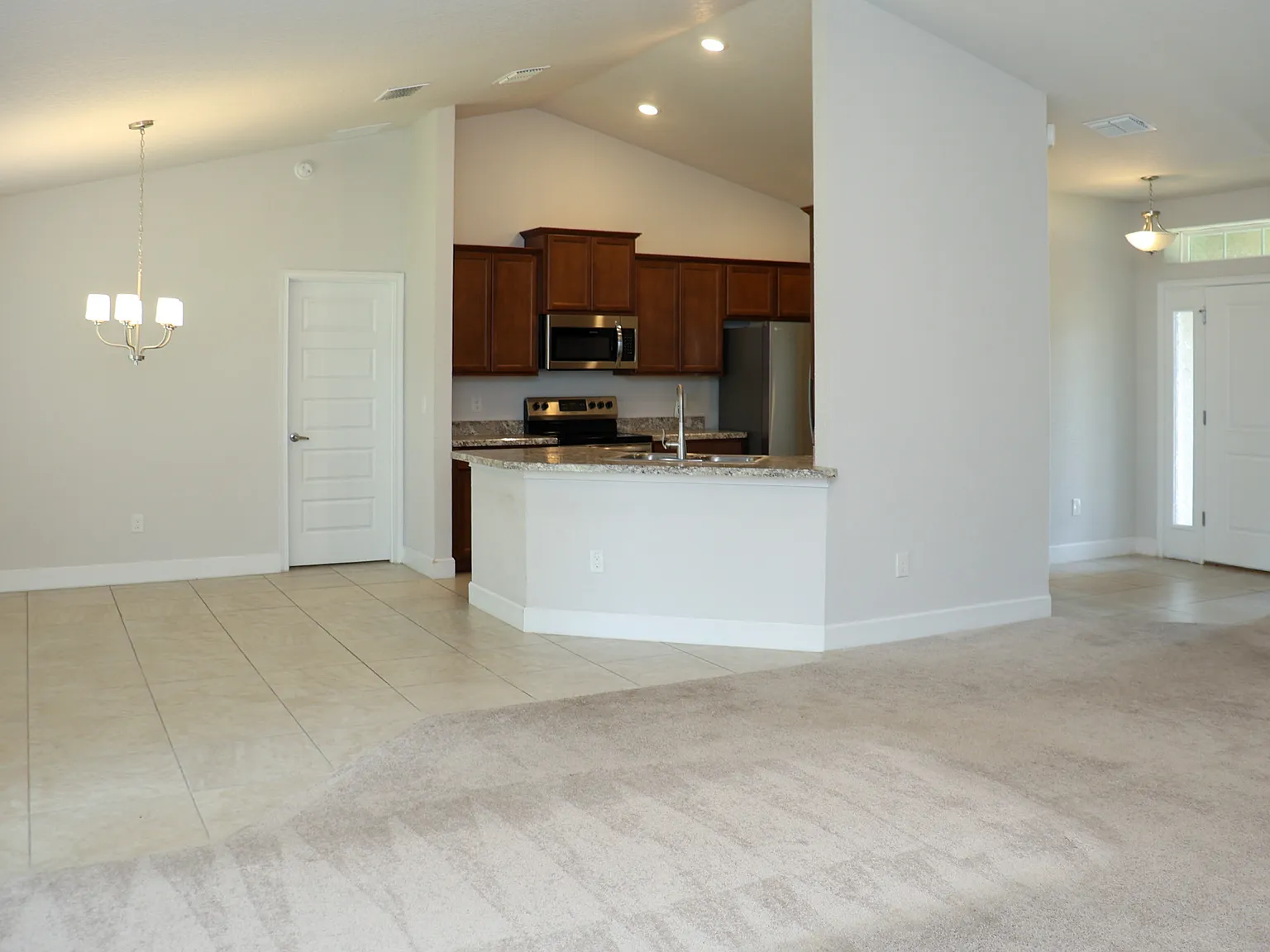 4 bed, 1760 sqft, $1,999 — Photo 2