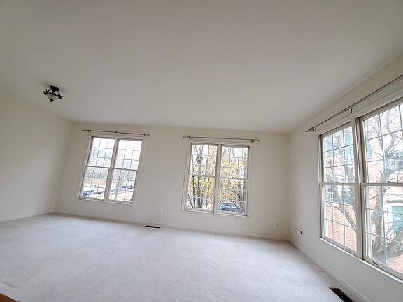4th image of 25563 Gwynneth Sq