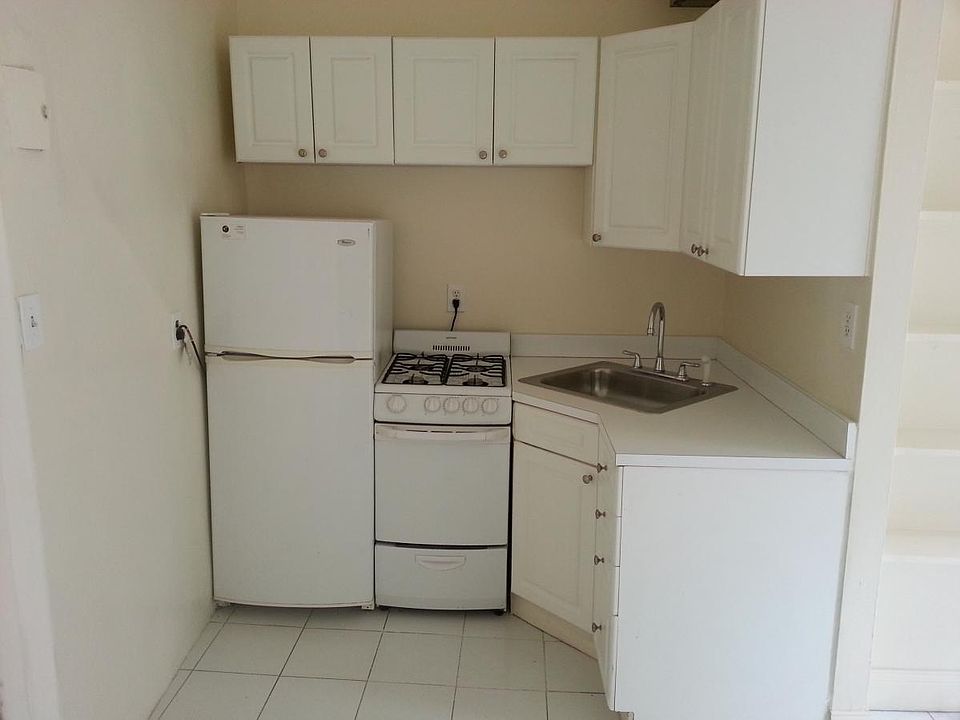 1st image of 409 W 39th St Frnt 2