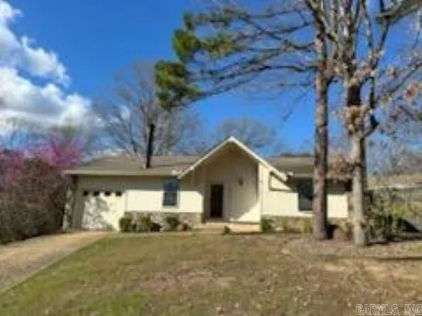 4 Oak Point Ct, Little Rock, AR 72211