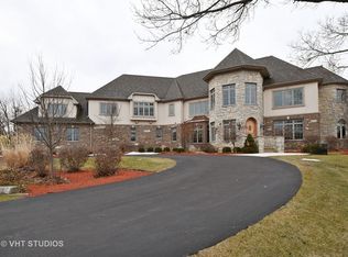 6 Roundstone Ln, Barrington Hills, IL 60010