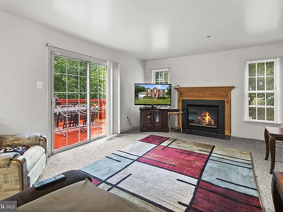 4th image of 9912 Graystone Dr