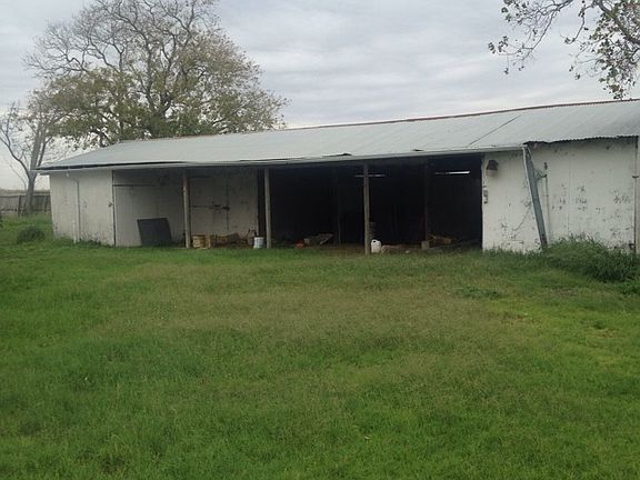 STORAGE BARN/HORSE STALLS