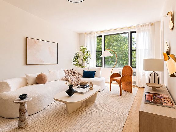 3rd image of 415 Beverley Rd APT 3C