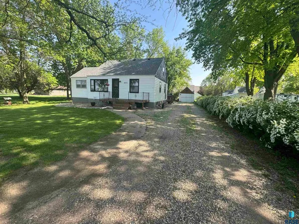 605 E Willow St, Harrisburg, SD 57032