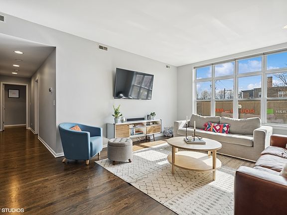 3rd image of 1962 W Lawrence Ave APT 202