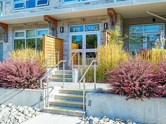 2nd image of 916 Lyall St #405