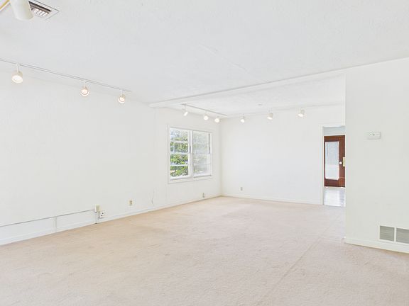4th image of 821 Healdsburg Ave