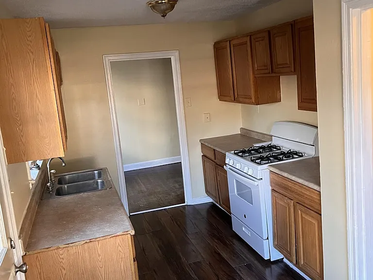 1743 Greenview Cir — Photo 4