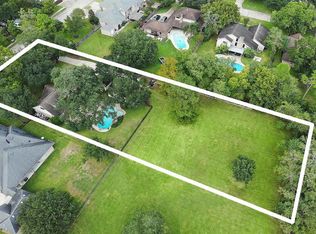 601 W Castlewood Ave, Friendswood, TX 77546
