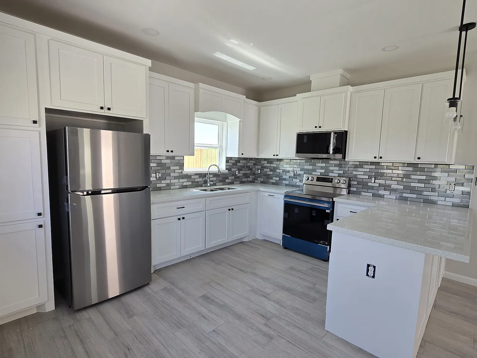 3 bed, 1102 sqft, $1,295 — Photo 4