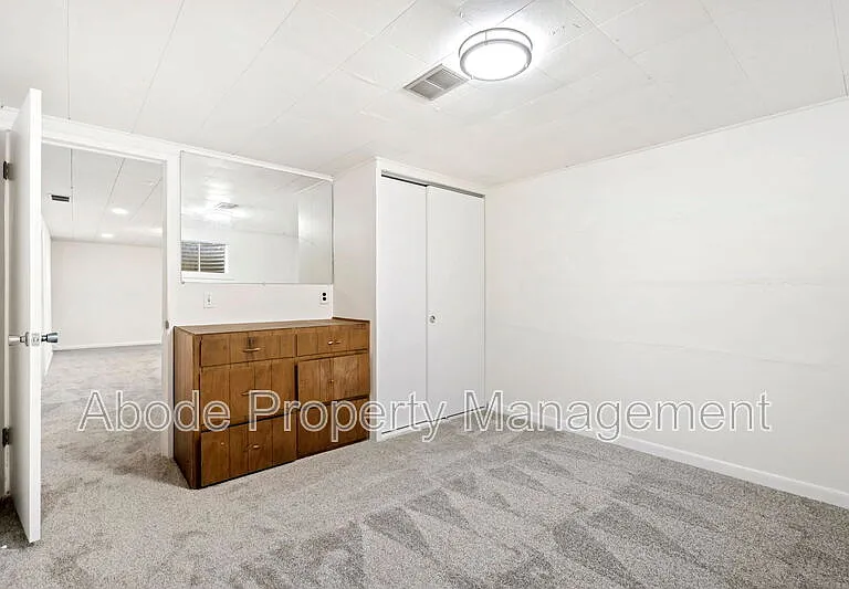 328 N Roosevelt Ave — Photo 18