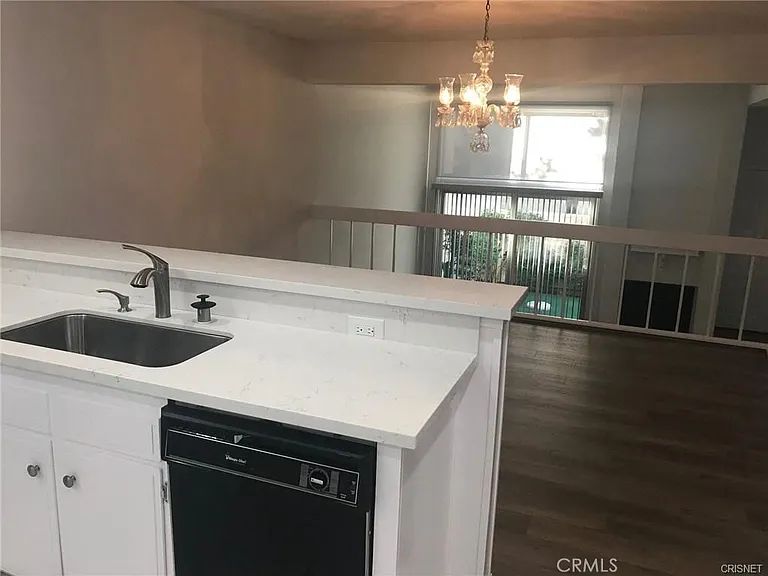 22219 1/2 Erwin St #22219 — Photo 16