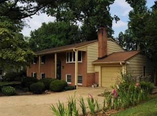 6915 Gillings Rd, Springfield, VA 22152