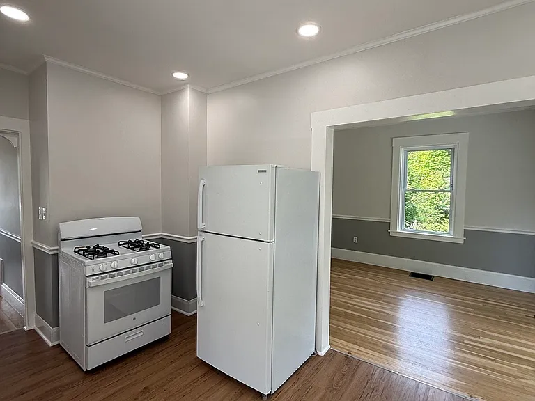 421 Belgrade Ave — Photo 7