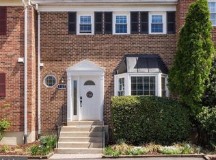 7127 Lake Cove Dr, Alexandria, VA 22315