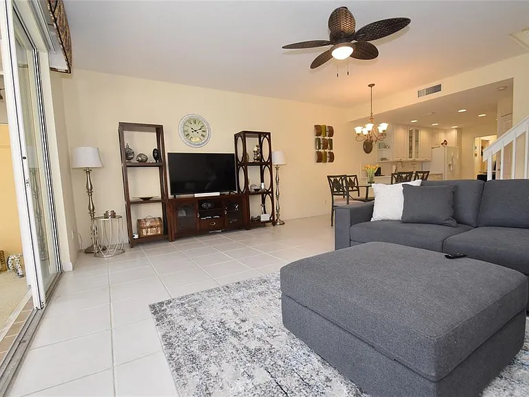 7624 Bergamo Ave #4B — Photo 8