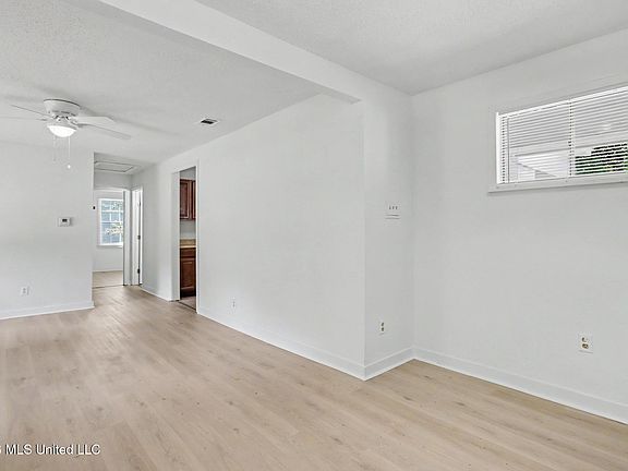 3rd image of 341 East Dr