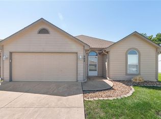502 S Saturn Dr, Raymore, MO 64083