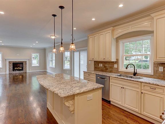 5th image of 144 Berkeley Pl