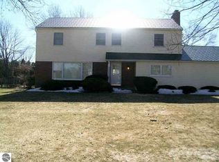 450 Fairlane Dr, Alma, MI 48801