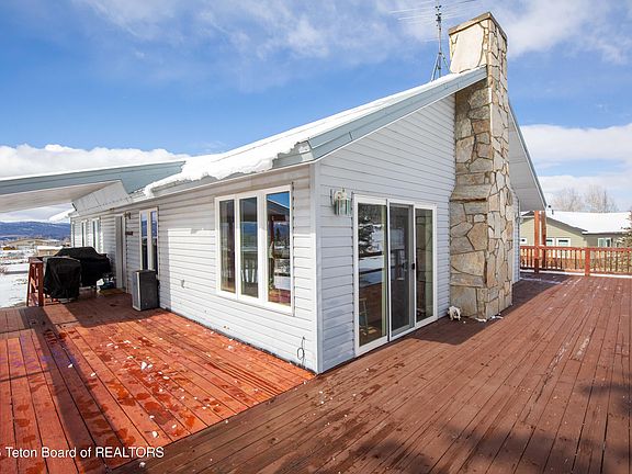 4th image of 385 Hardman Rd