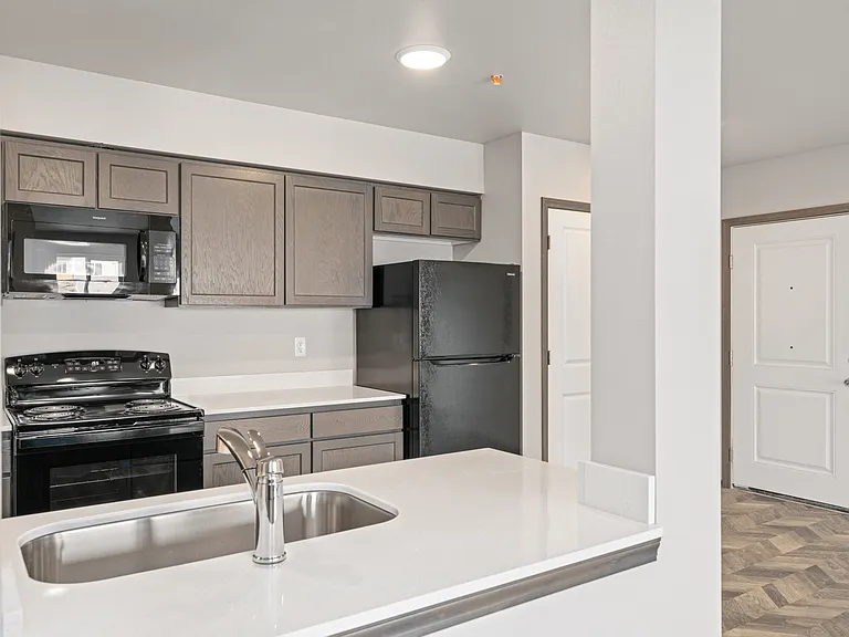 Pioneer Apartments — Photo 11