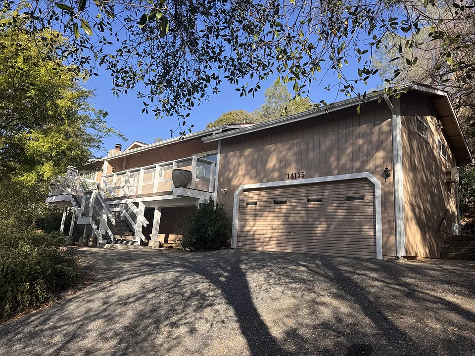 14135 Lodgepole Dr