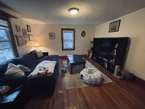 17 Montgomery St #1, Cambridge, MA 02140