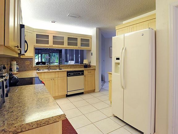 4th image of 896 Windermere Way