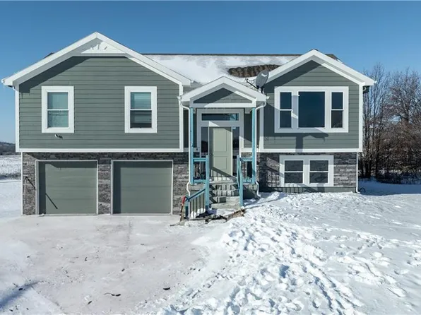 2220 Pemberton Dr, Harrisonville, MO 64701