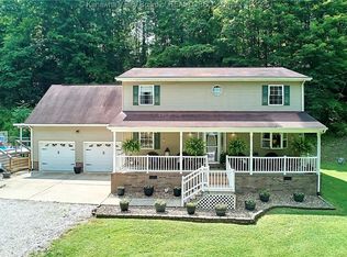 215 Crosscut Ln, Poca, WV 25159