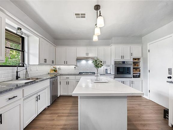3rd image of 428 SW 51st St