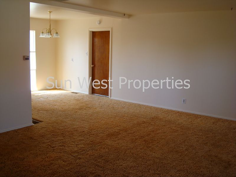 1st image of 605 E 17th St