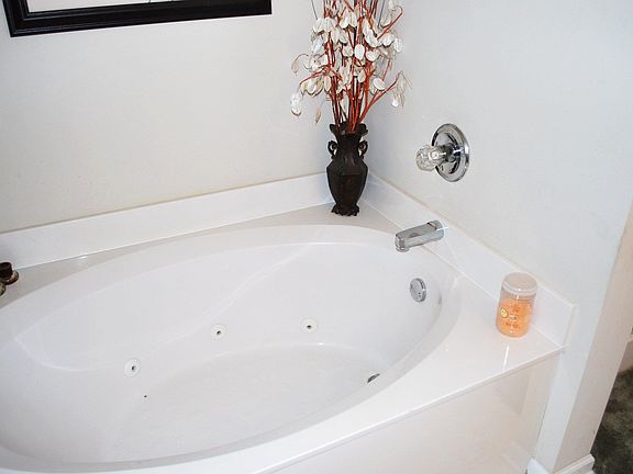 Jetted tub in Master Bath