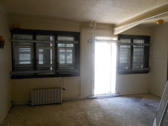 3rd image of 9208 S Langley Ave