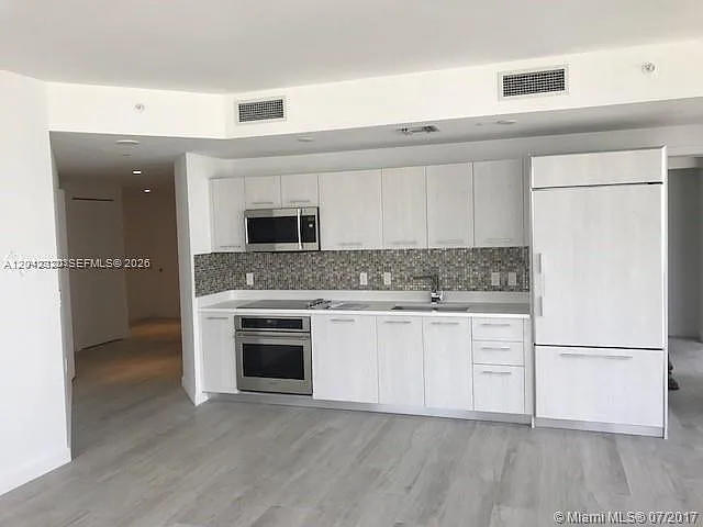 2 bed, 1100 sqft, $4,745 — Photo 4