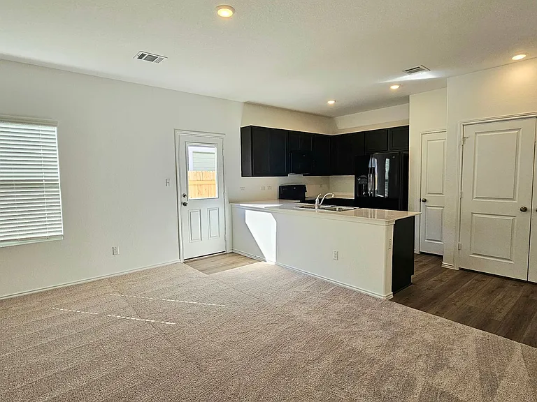 418 Paddlefish Ln — Photo 9