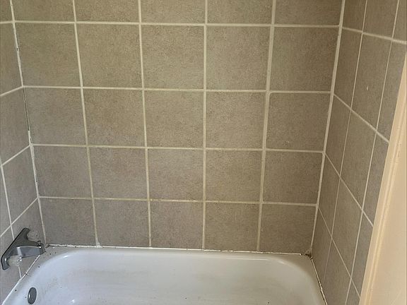3rd image of 17 Robin Hood Cir