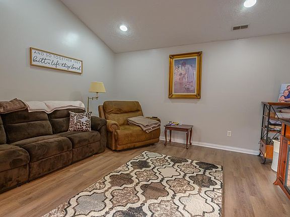 5th image of 2229 Triple Crown Way