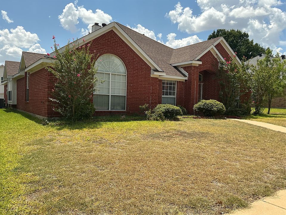 2nd image of 1412 Faringdon Dr