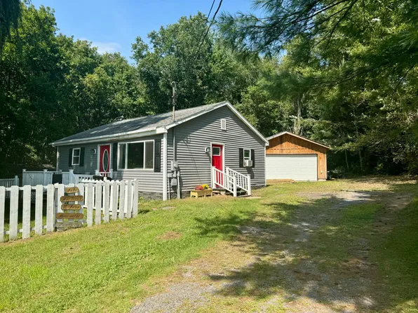 764 Salmon River Rd, Plattsburgh, NY 12901