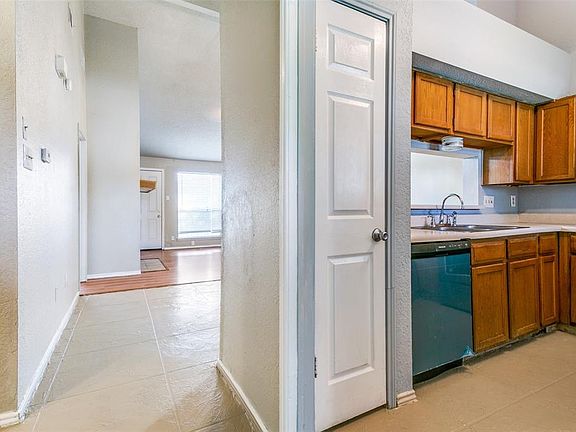 5th image of 114 E Amberway Ln
