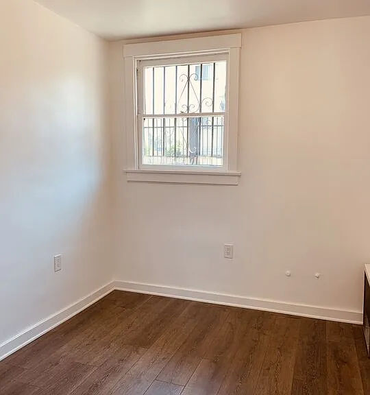 1032 S Burlington Ave #1/2 — Photo 7