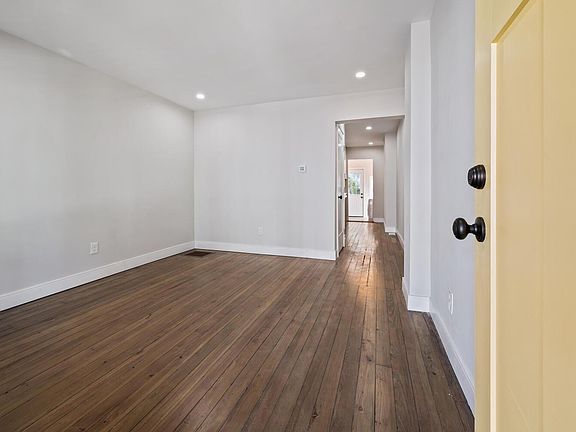 Foyer/Living Room