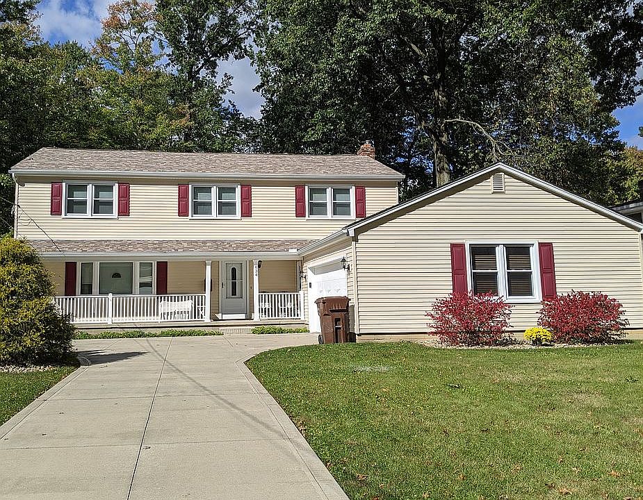 1st image of 834 Mapleridge Dr
