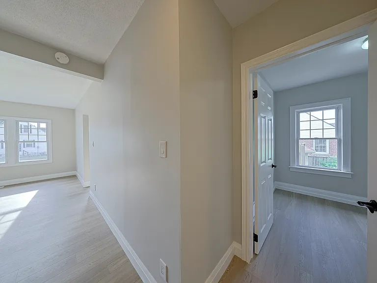 452 Nelson St — Photo 13